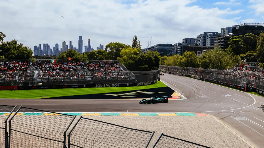 Upplev Formel 1 i en stad när du ska boka F1 resa.
