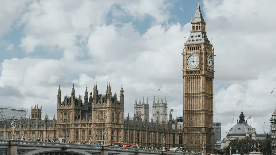 Big Ben kan du besöka på en London resa.