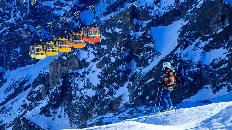 På skidresor till Alperna kan du åka lift och åka skidor.