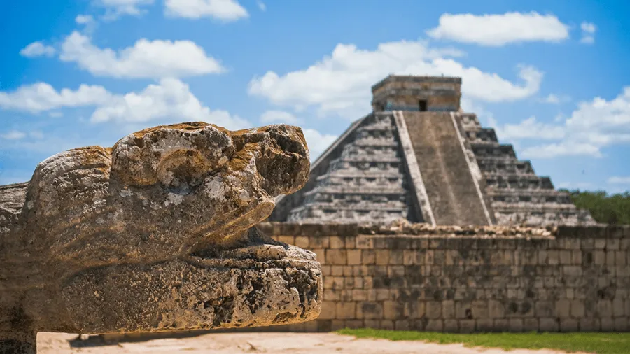 El Castillo i Chichen Itza i Mexiko i Nordamerika.