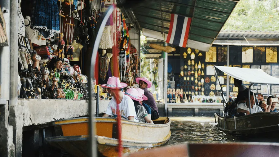En vattenmarknad i Thailand.