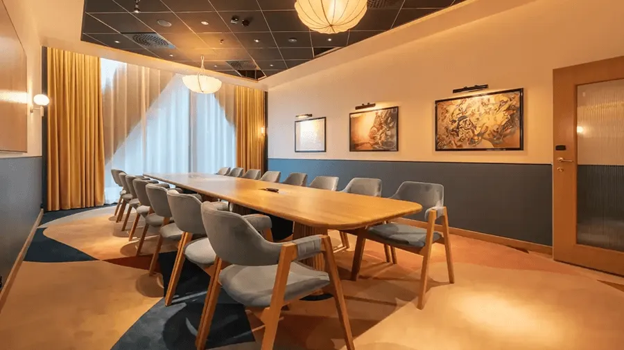 Ett stort konferensrum på Jacy'z du kan boka på konferensresor.