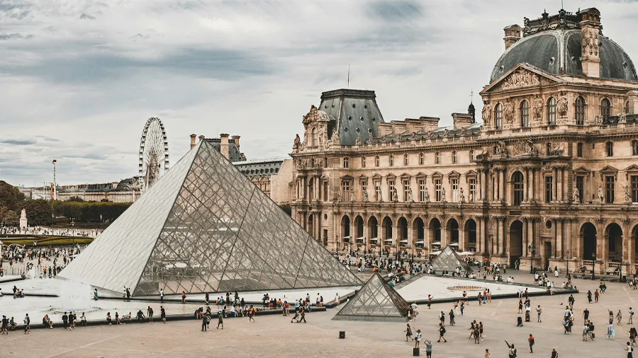 Louvren, ett konstmuseum i Paris.