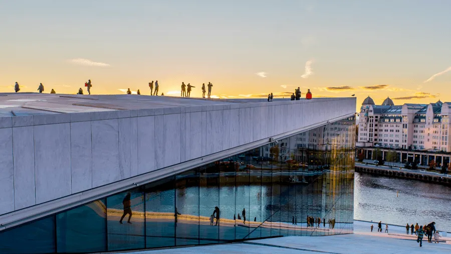 Operahuset kan du besöka på en weekend i Oslo.