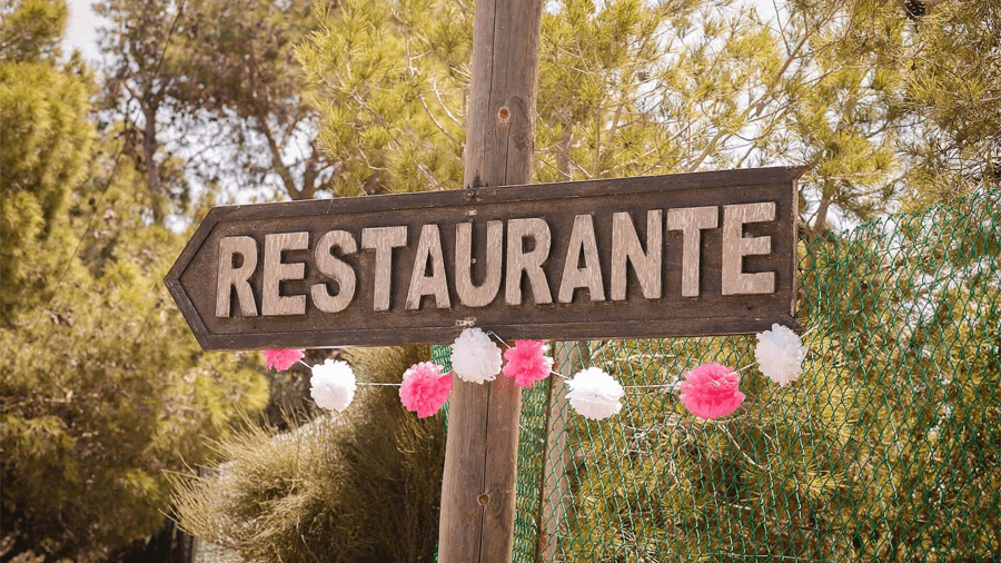 Så planerar du en matresa i Italien Restaurangskylt med texten "restaurante".