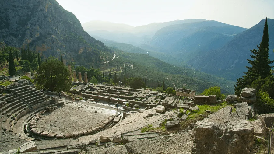 Ruin av en teater i Delphi, Grekland.