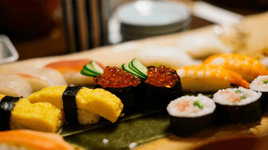 Äkta sushi kan du äta på en matresa till Japan.