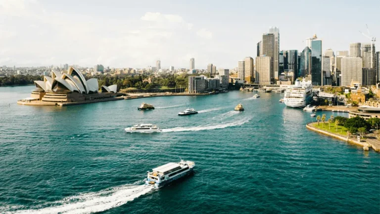 Att besöka staden Sydney är en av många saker att göra i Australien.