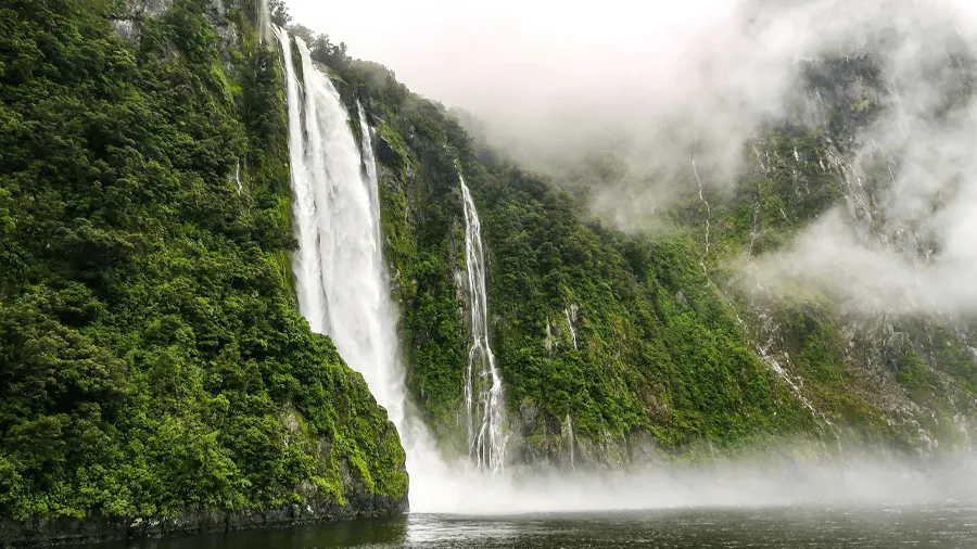 Milford sound i Nya Zeeland.