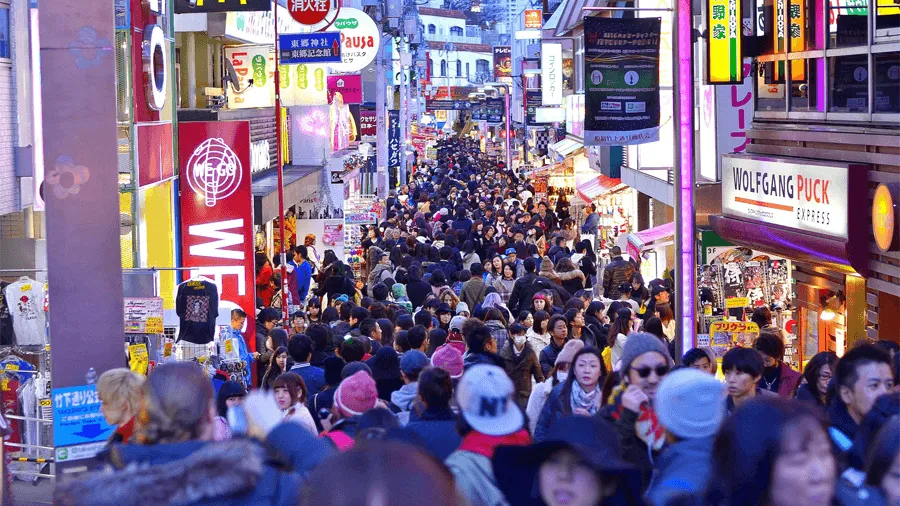Trång gränd i Tokyo.