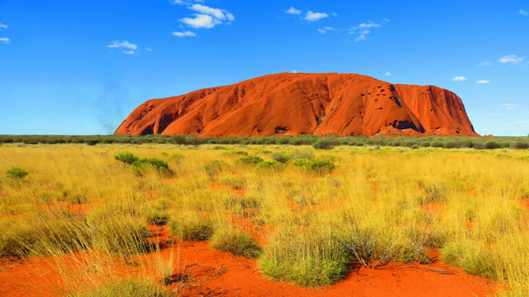 Uluru i Australiens outback.
