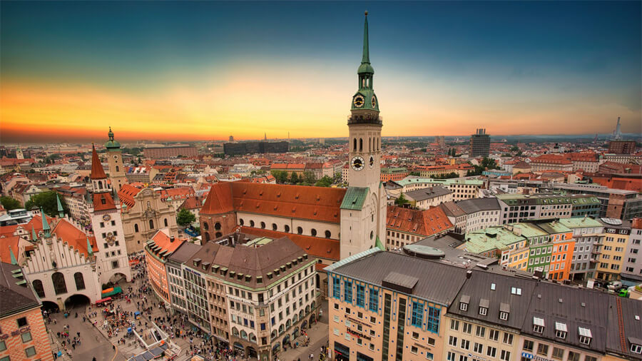På en weekendresa i München kan du besöka torget.