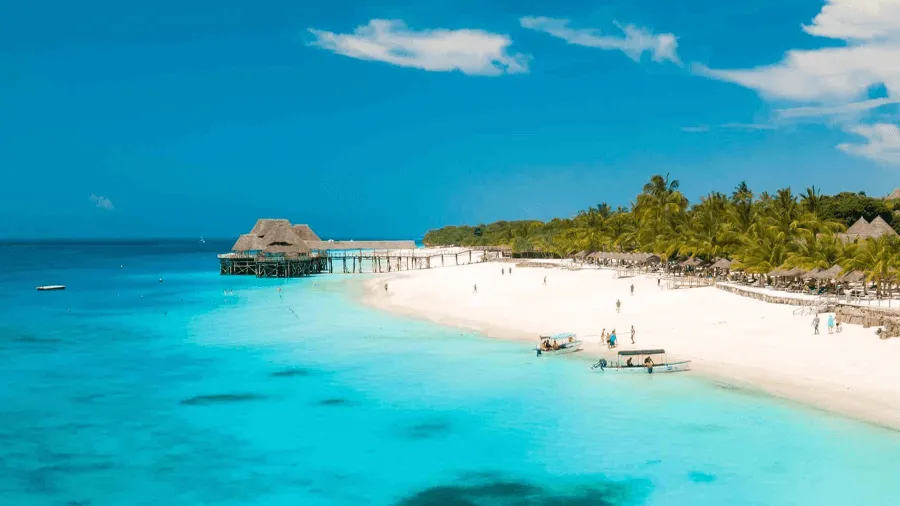 Sandstrand du kan besöka på en resa till Zanzibar.