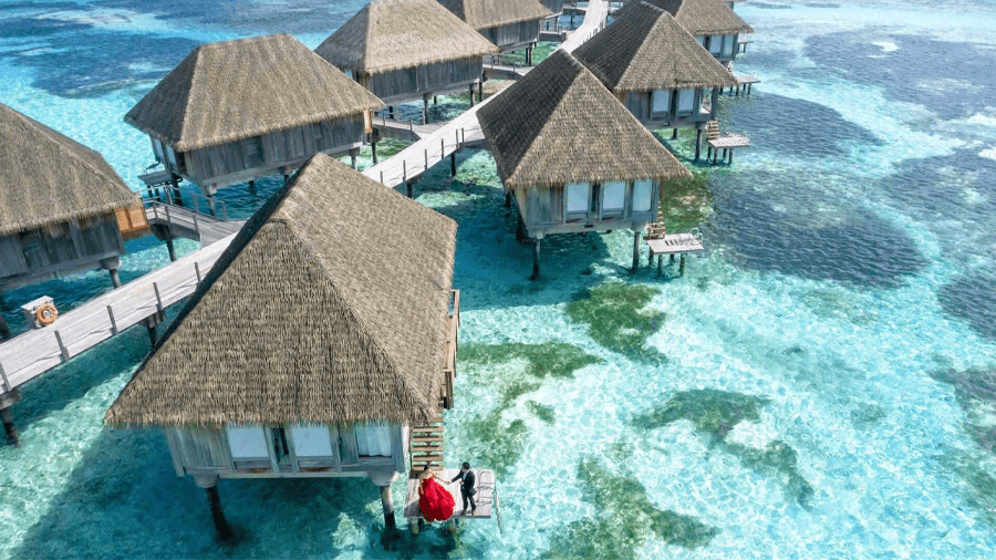 Bröllopspar resor till Maldiverna Bröllopspar på bungalows i Maldiverna.