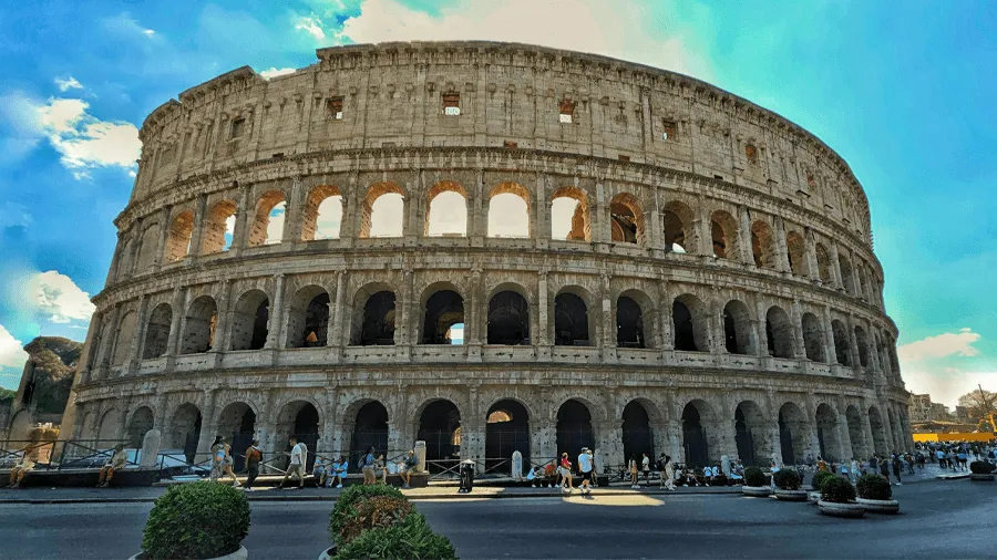 Colosseum, en populär sevärdhet att se på en weekend i Italien.