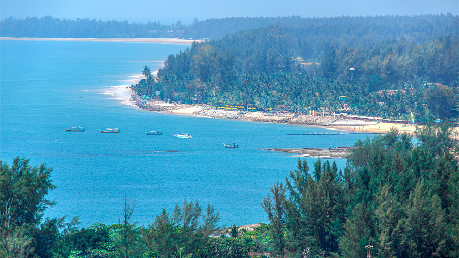 Båtar och Khao Lak.