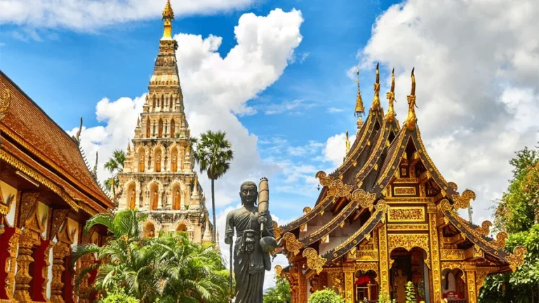 Tempel du kan besöka på en resa till Thailand.