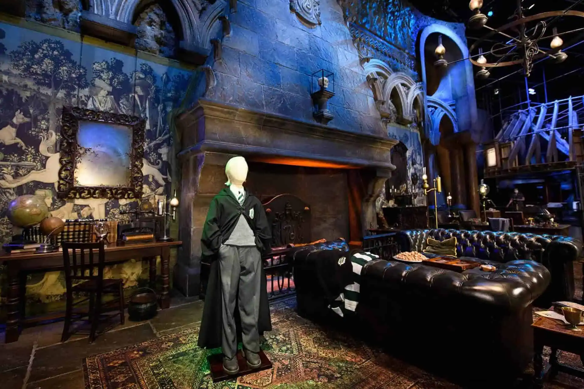 Paketresor till London med Harry Potter Draco Malfoys uniform. Boka paketresor till London med Harry Potter.