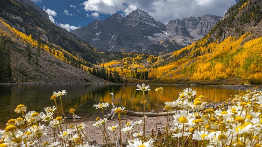 Maroon bells kan du besöka på en resa till Aspen.