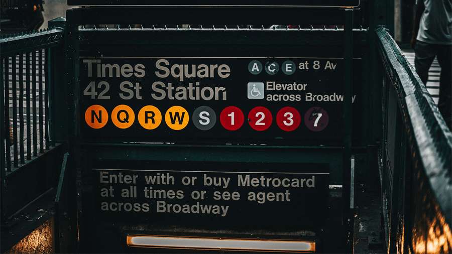 Tunnelbaneskylt i New York.