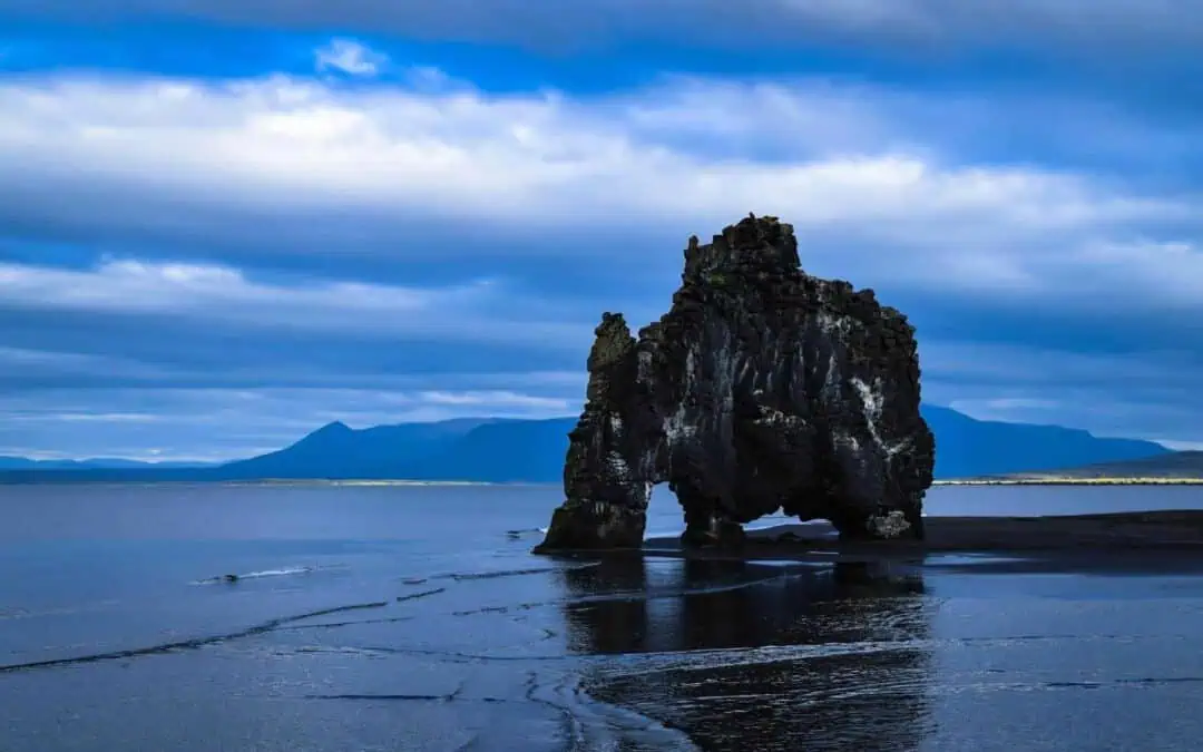Hvítserkur är ett måste att besöka om du reser till nordvästra Island.
