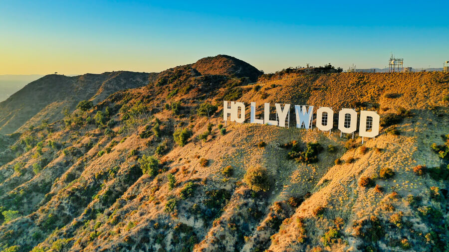 På en resa till Los Angeles kan du besöka Hollywood skylten.