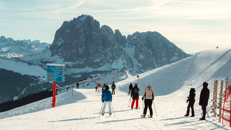 Personer på skidresor till Italien.