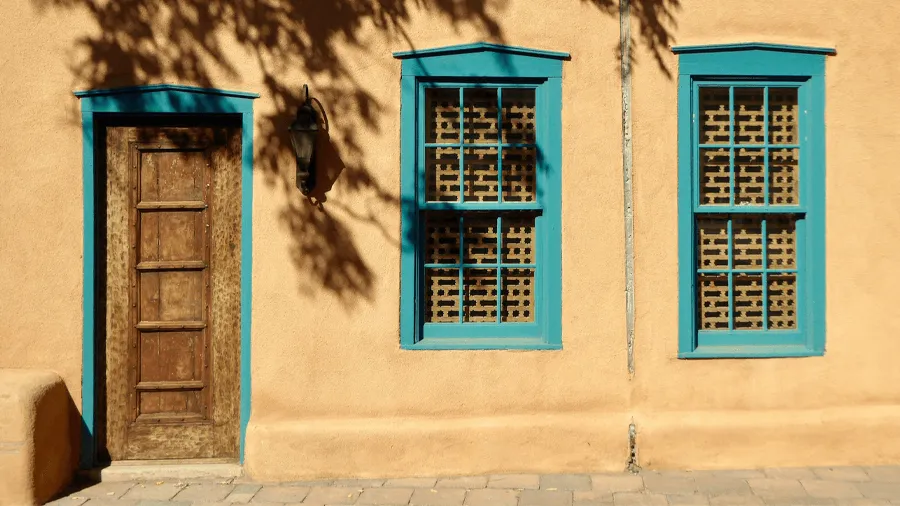Arkitektur som är typisk för Santa Fe.
