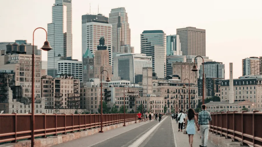 Bro till Minneapolis centrum.