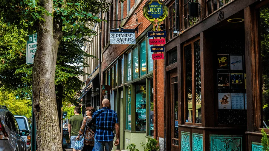 Gata i staden Asheville i North Carolina.