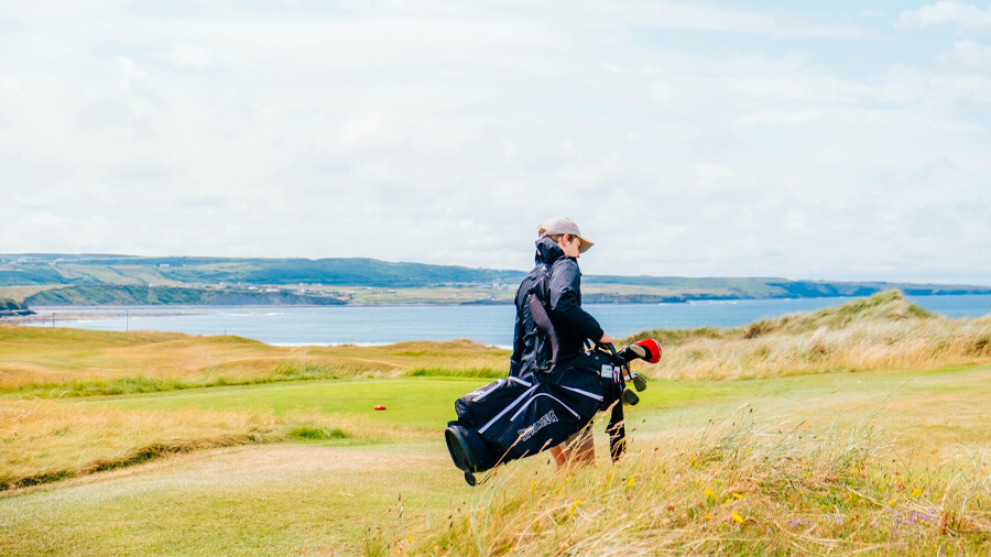 En golfspelare som åkt på en golfresa till Irland.