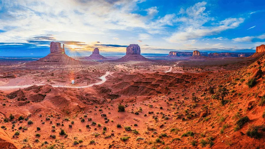 Monument Valley kan du besöka på en resa till Arizona.