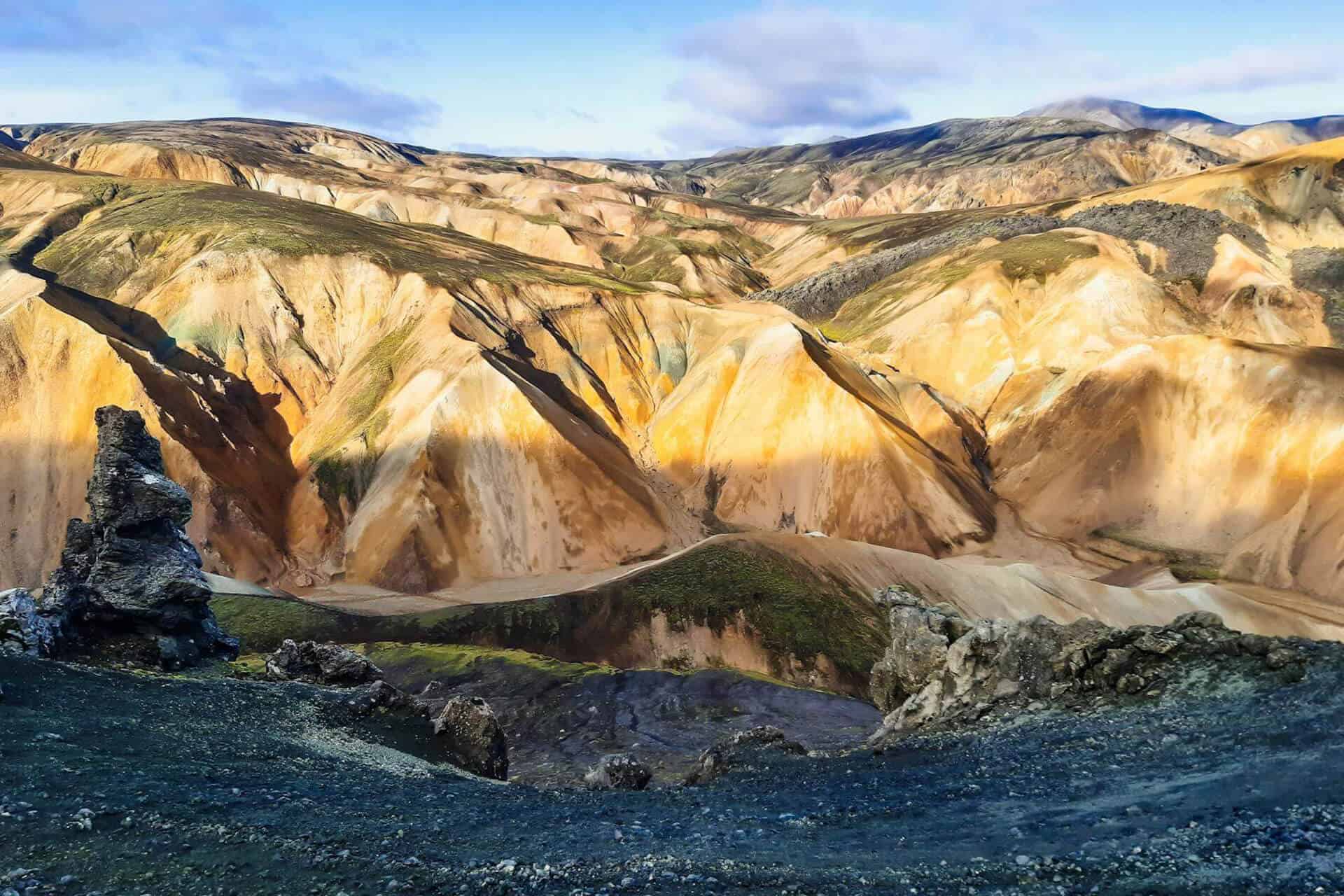 Landmannalaugar Landmannalaugar är en nationalpark med färgglada berg.
