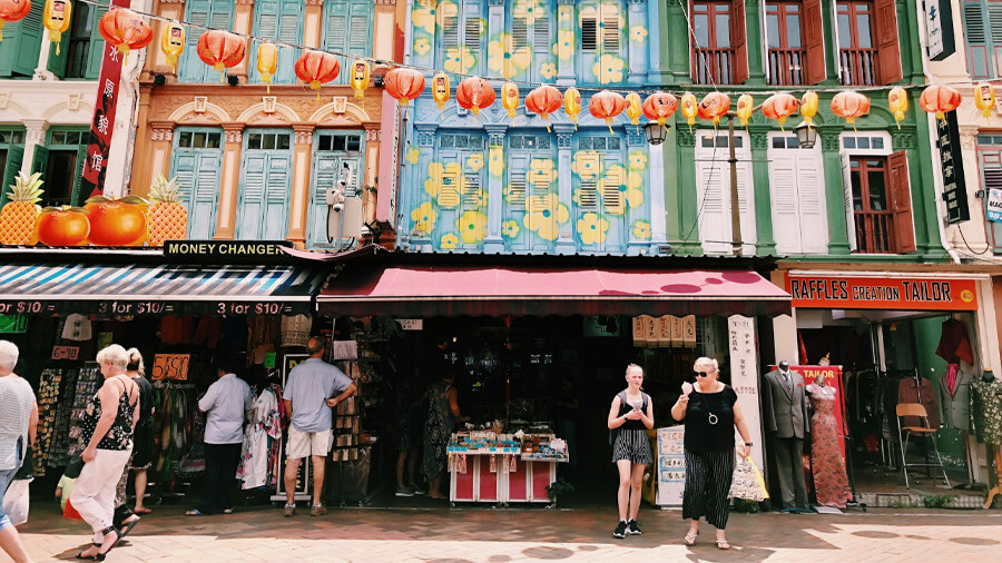Turister som letar efter saker att göra i Singapore.