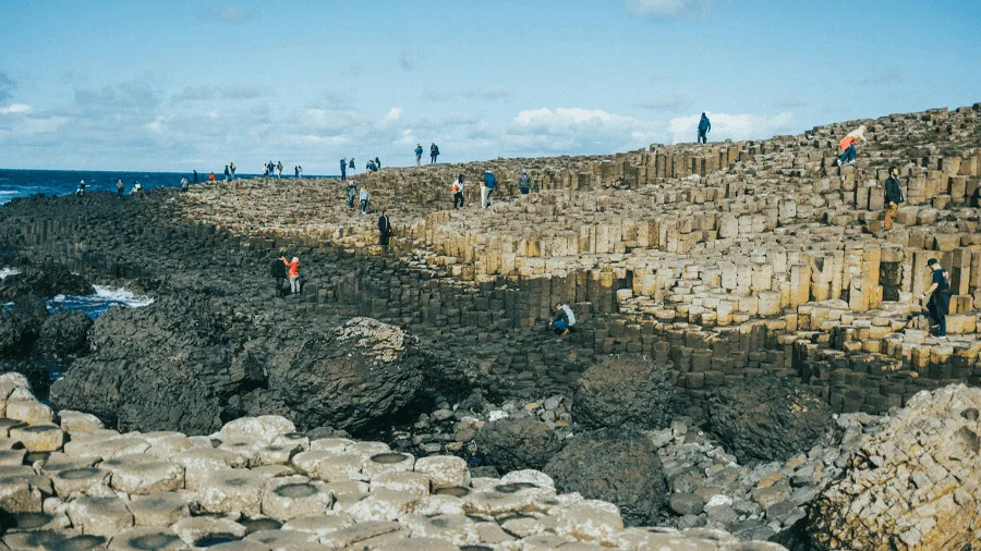 Giants causeway, en sevärdhet du kan besöka på en resa till Nordirland.