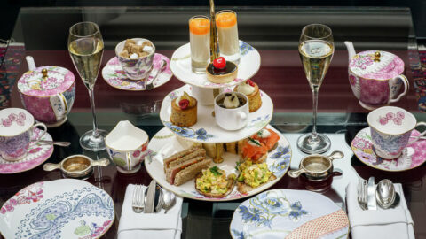 På paketresor till London kan du gå på afternoon tea.
