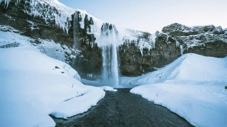 Seljalandsfoss i Island på vintern.