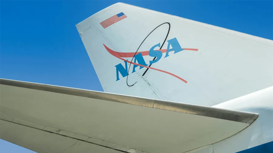 En raket med NASA-logotypen som finns på Nasa space center i Houston, Texas.
