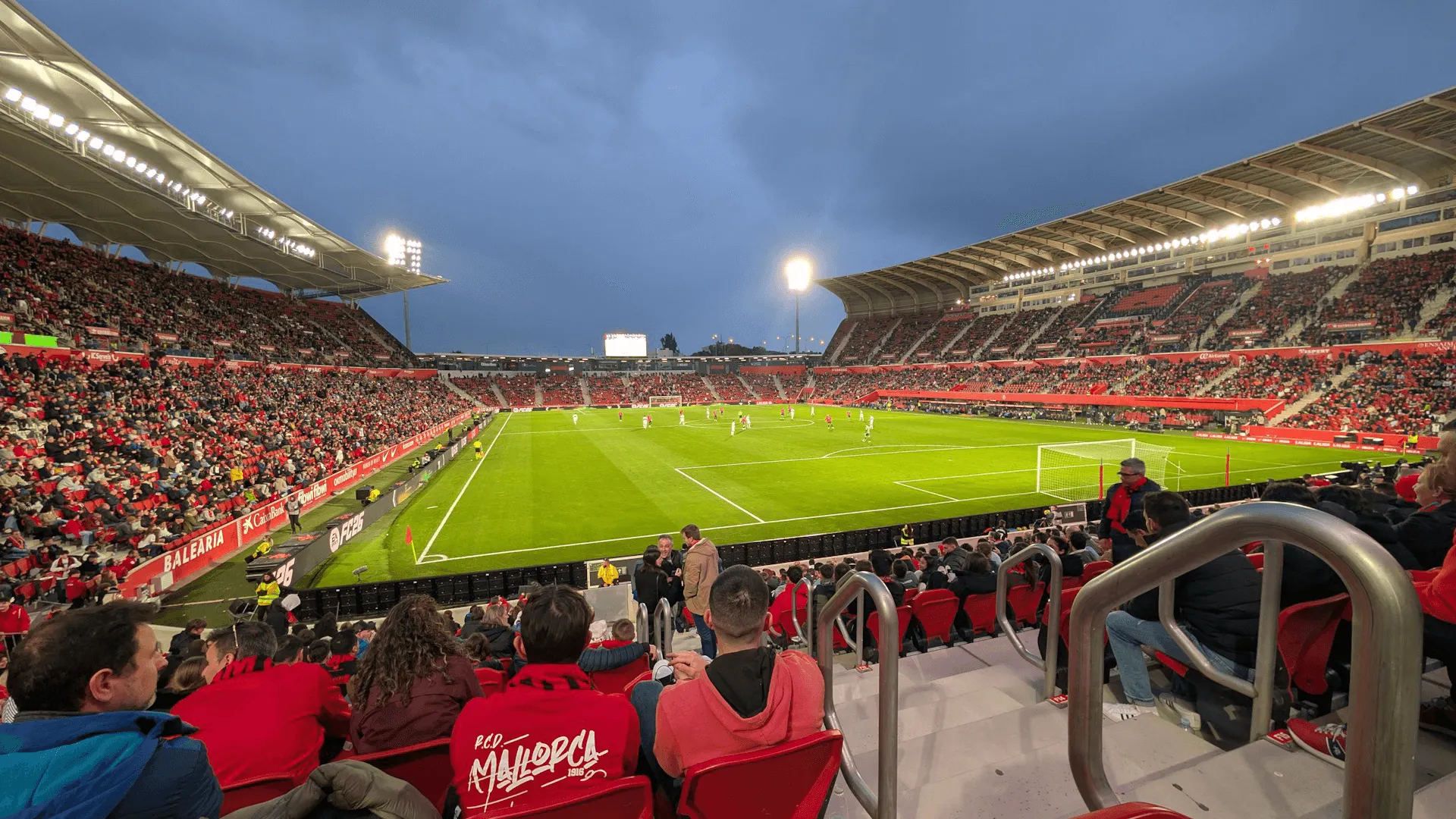 Fotbollsmatch i hemmaarena i Palma de Mallorca.