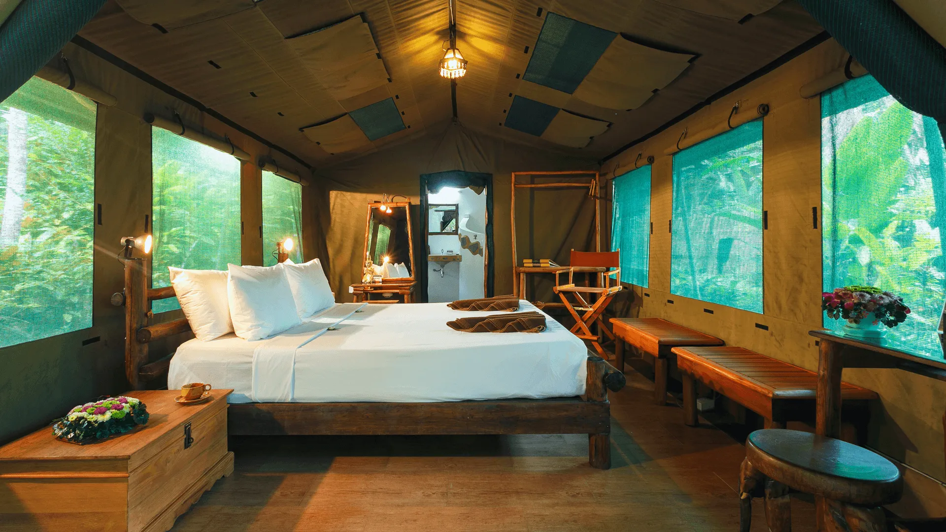 Boende på Elephant camp i Elephant hills.