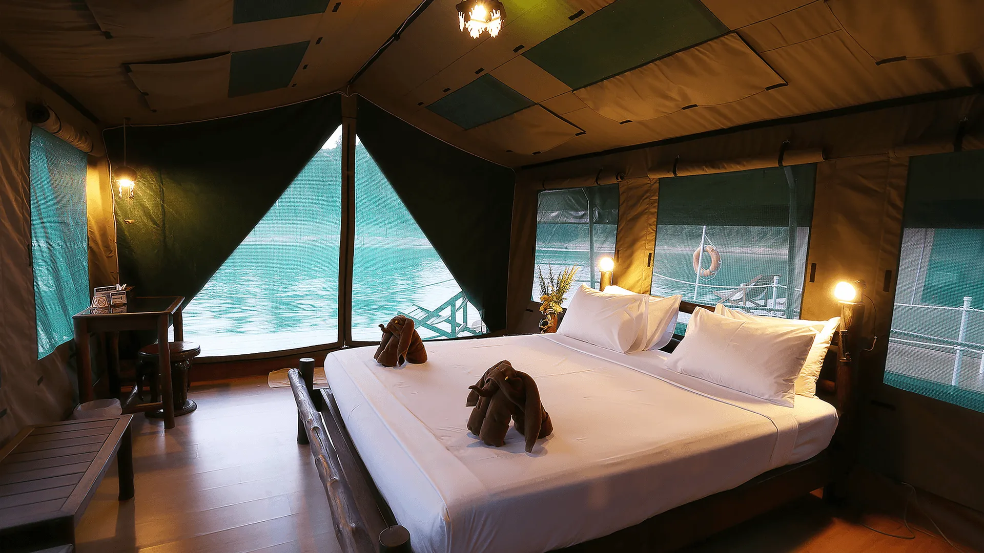 Rum i Lake camp i Elephant hills.