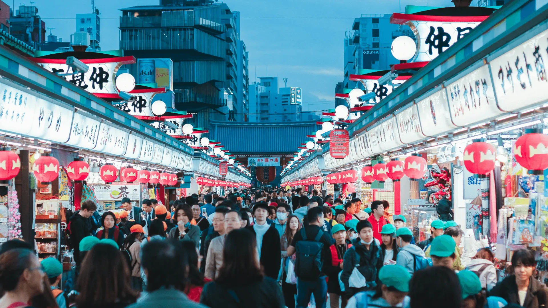 Populär kvällsmarknad i Tokyo.