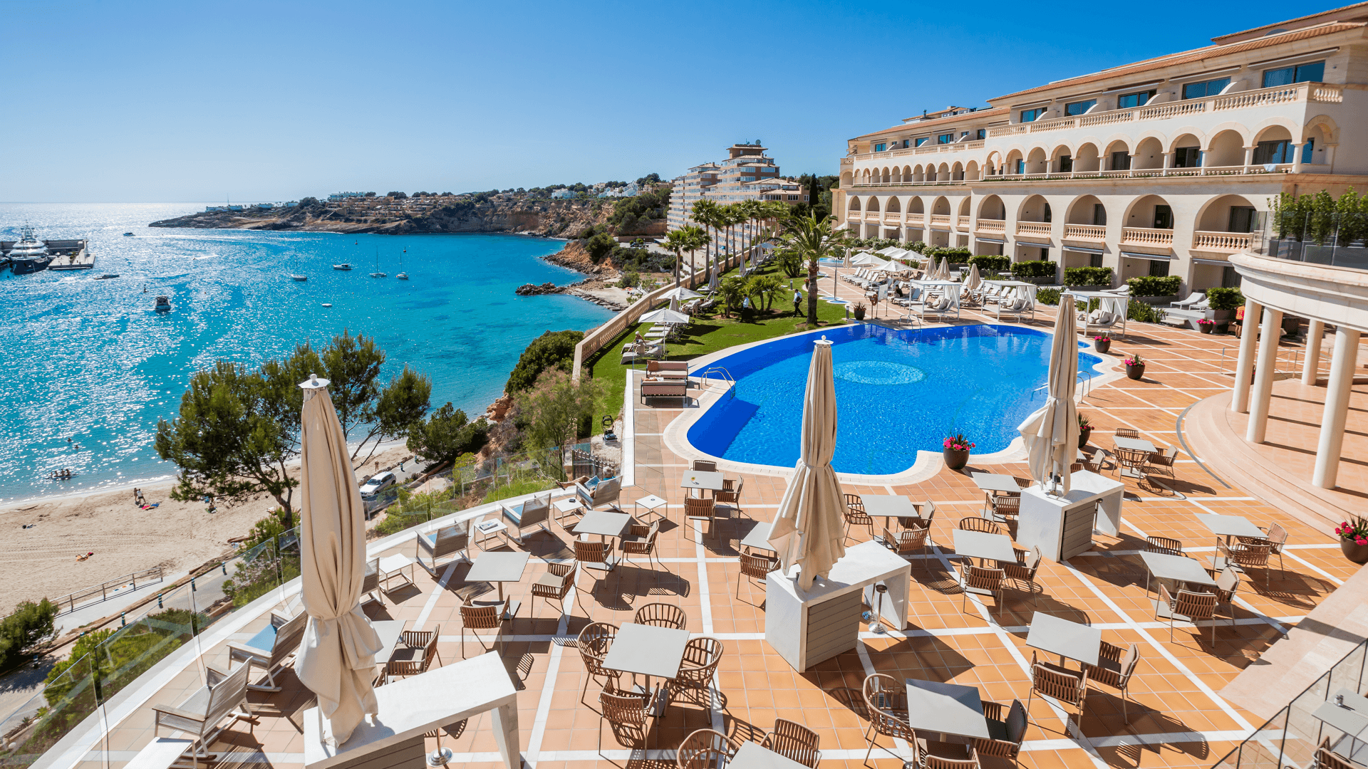 Pure Salt Port Adriano Pure Salt Port Adriano:s exteriör med pool.