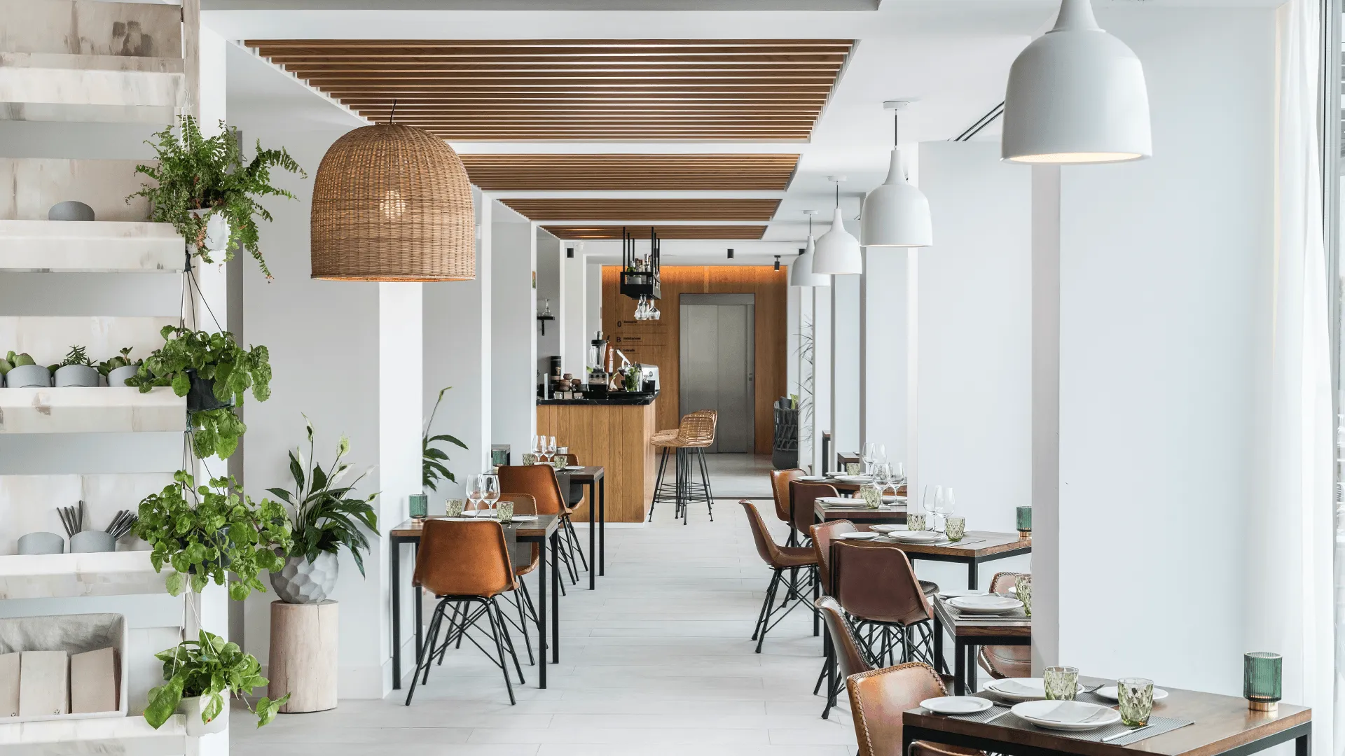 Insidan på restaurangen i Pure Salt Port de Sóller.