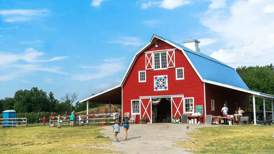 Röd lada med försäljning i Oklahoma city.