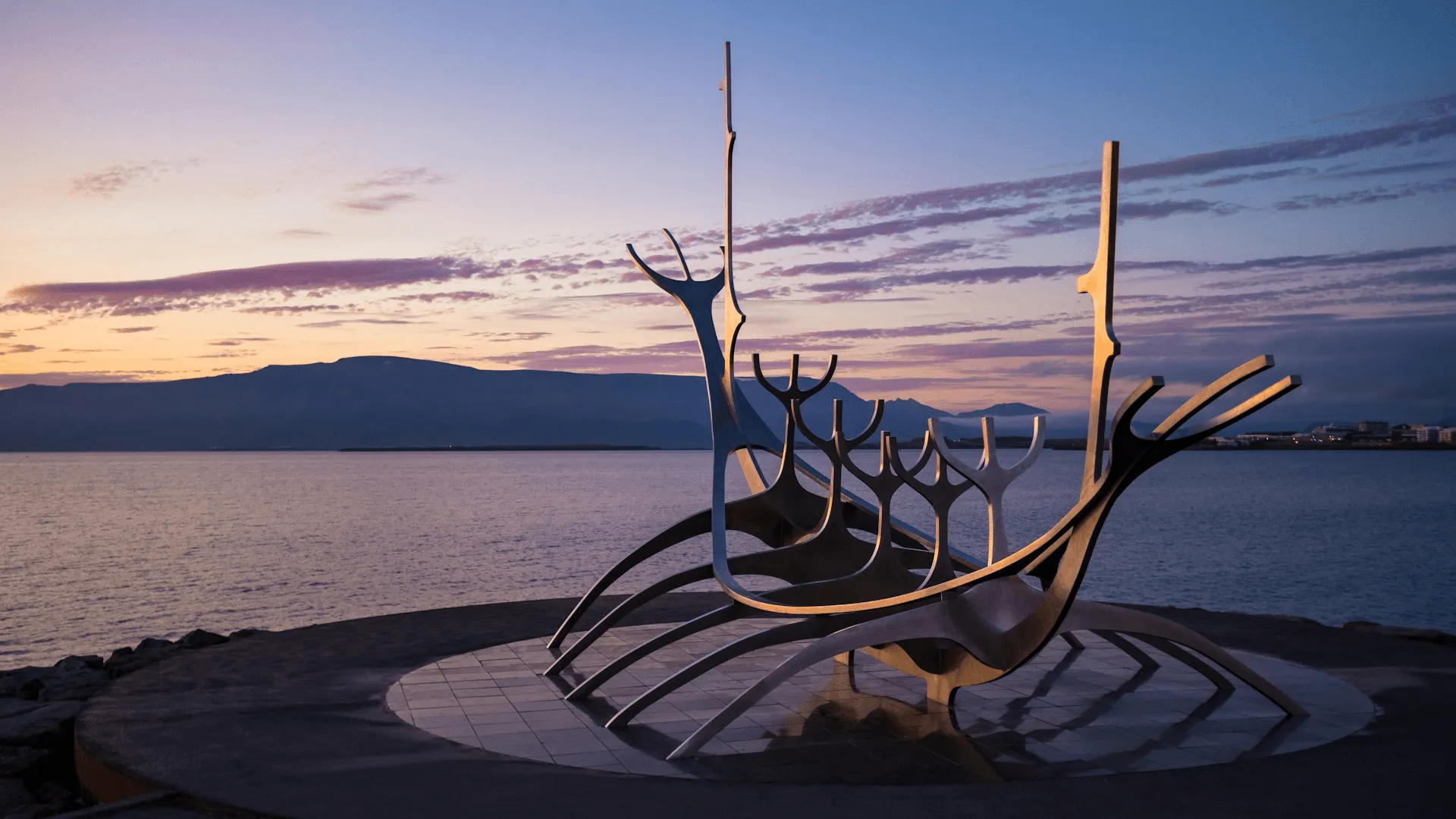 Skulpturen Solfärd i Reykjavik.