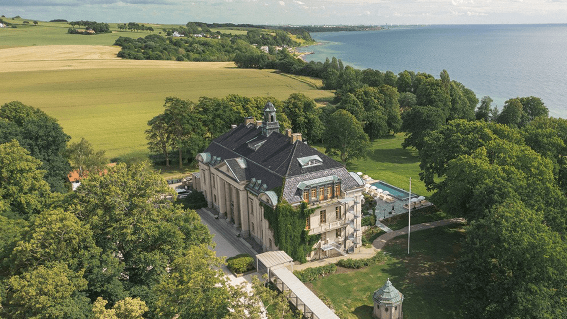 Maryhill Estate Maryhill estate:s exteriör sedd uppifrån.