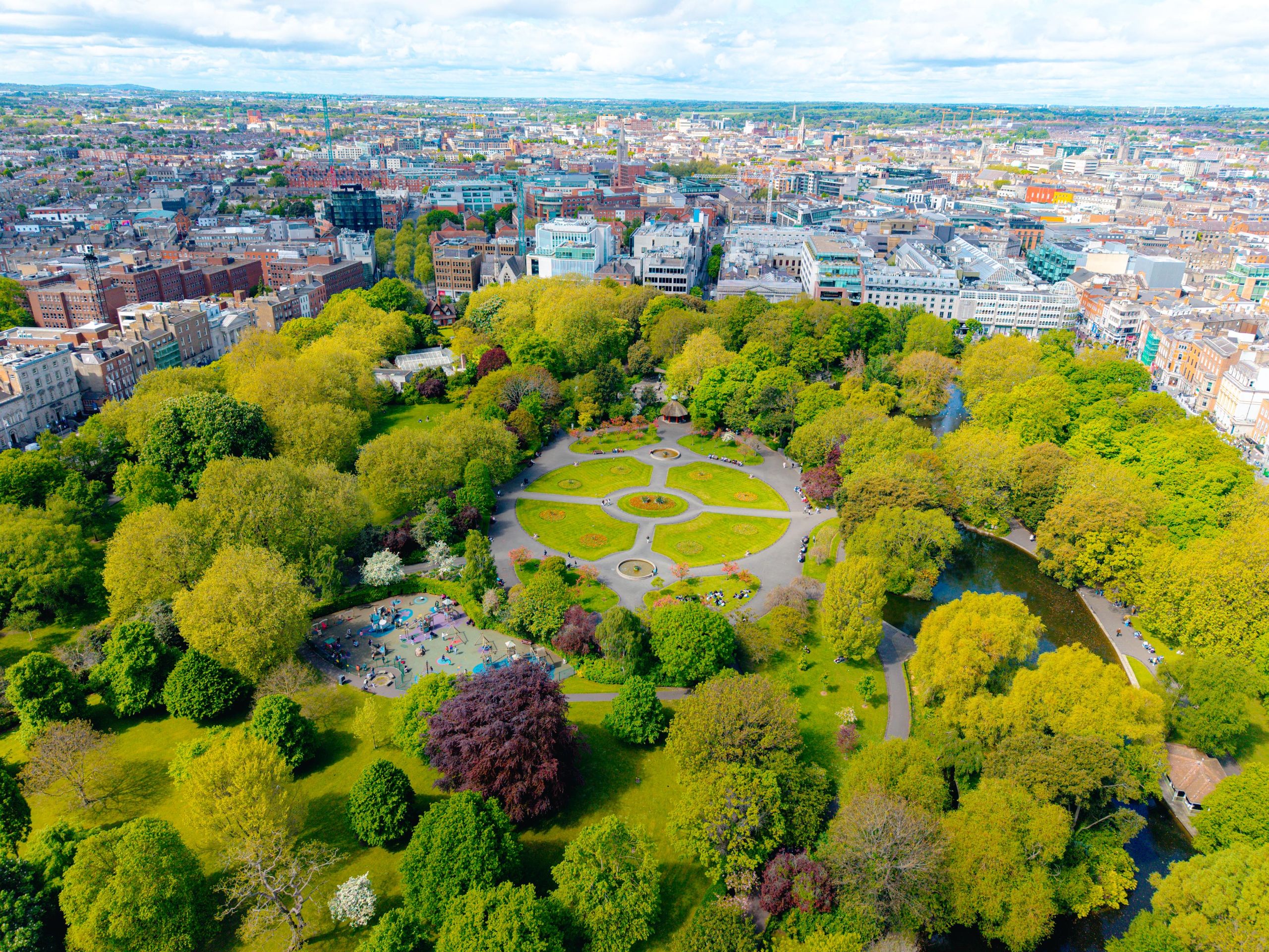 St Stephen’s Green sett uppifrån mitt i Dublins stadskärna