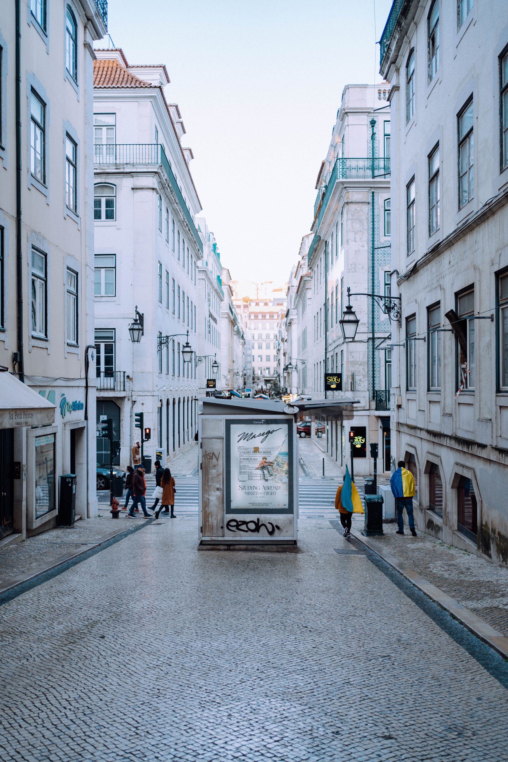 Kullerstensgata i stadsdelen Baixa i Lissabon